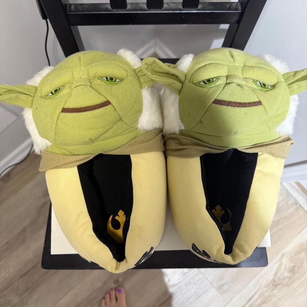 Star Wars Yoda Slippers Adult Size‎ 7-9
